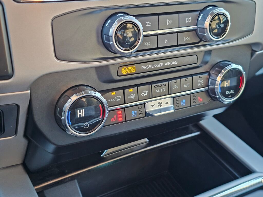 Used 2022 Ford F350 Lariat w/ FX4 Off-Road Package image 29