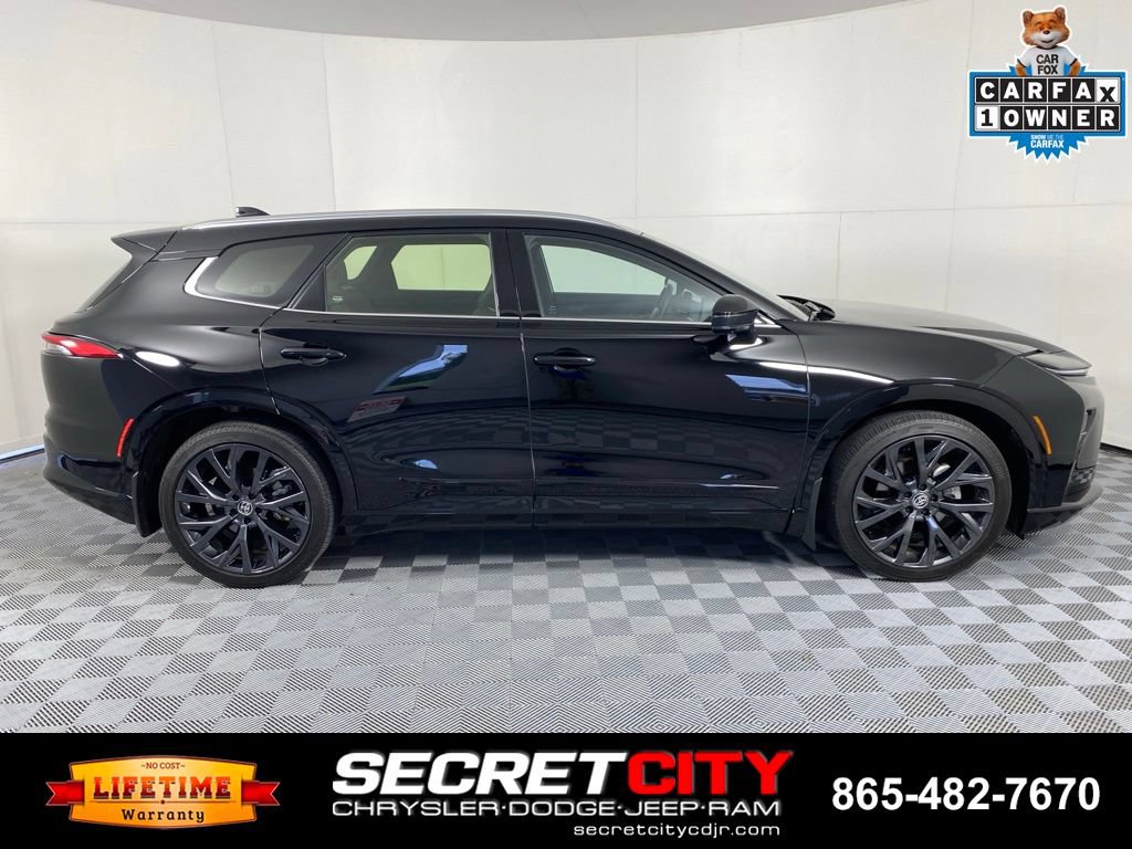 Used 2025 Toyota Crown Signia w/ Advanced Technology Package AWD/4WD image 8