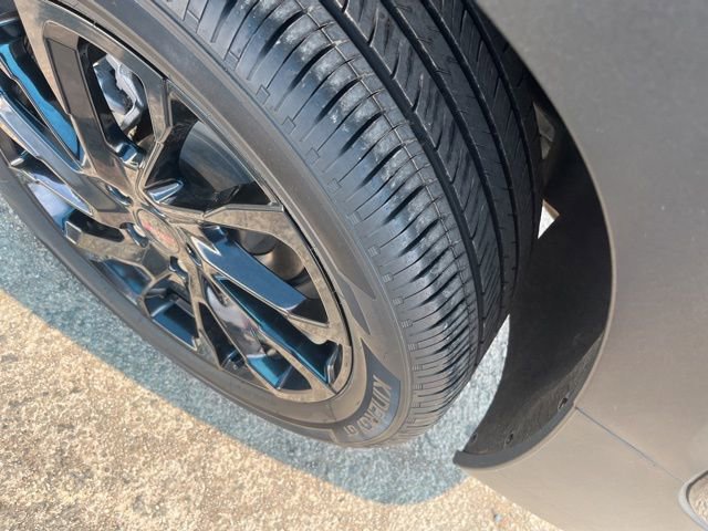 Used 2024 GMC Terrain SLE w/ Driver Convenience Package image 7