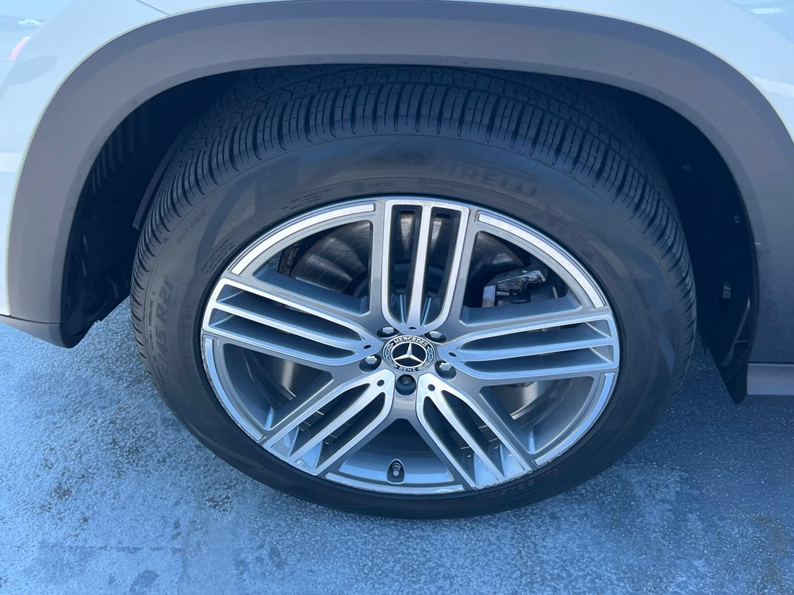 Used 2024 Mercedes-Benz GLS 450 4MATIC image 4
