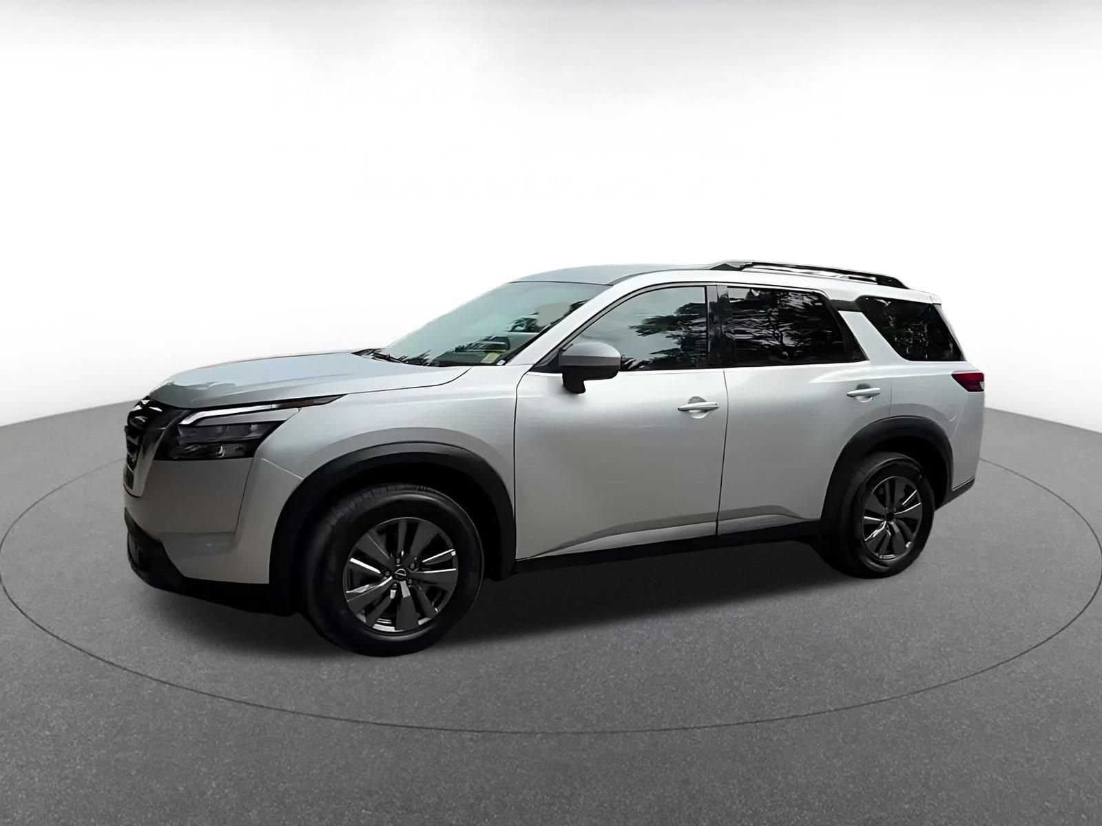 Used 2025 Nissan Pathfinder SV FWD image 8