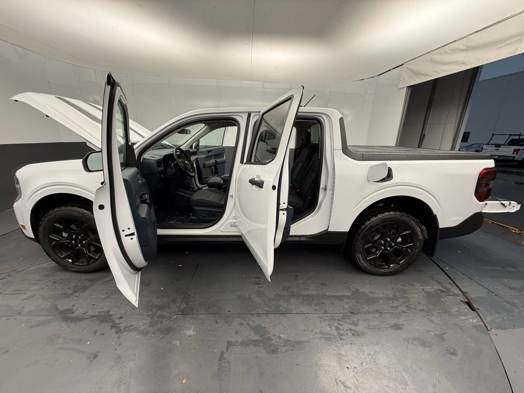 New 2025 Ford Maverick XLT w/ XLT Luxury Package image 17
