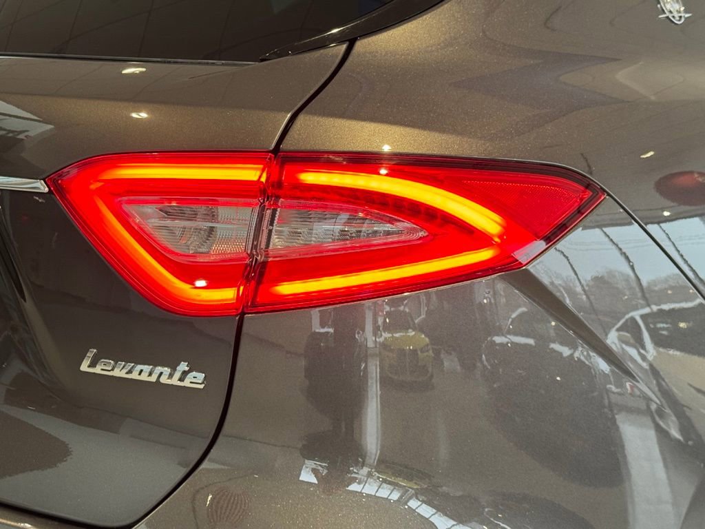 Used 2019 Maserati Levante image 11