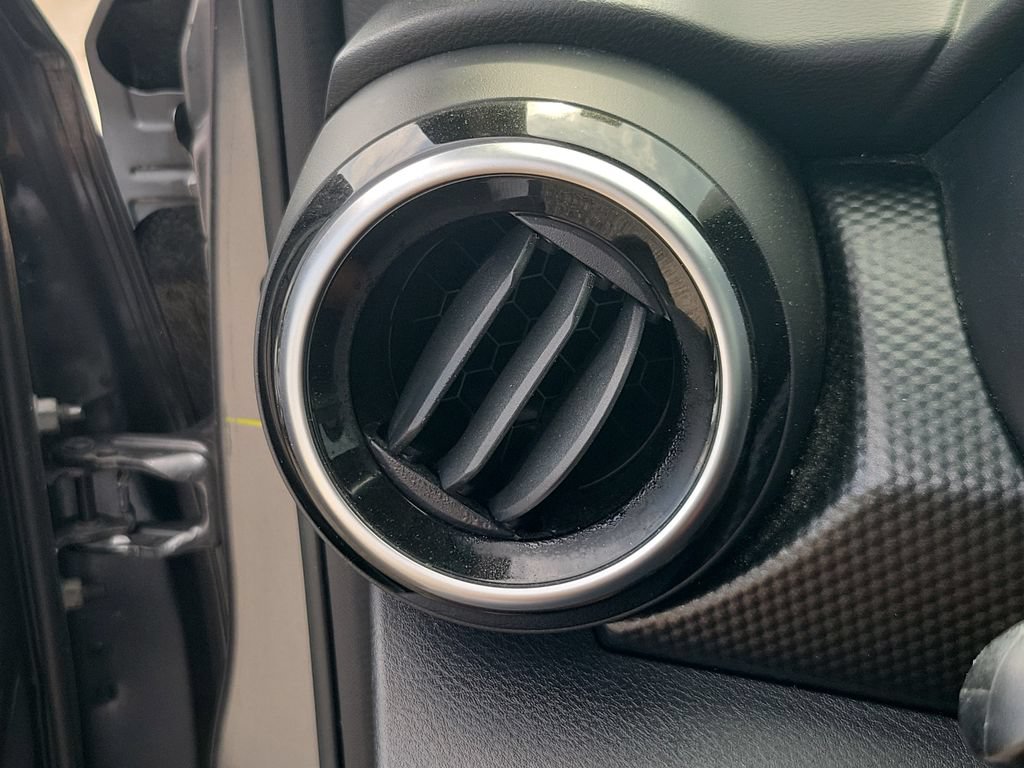 Certified 2022 Nissan Kicks SV FWD image 30