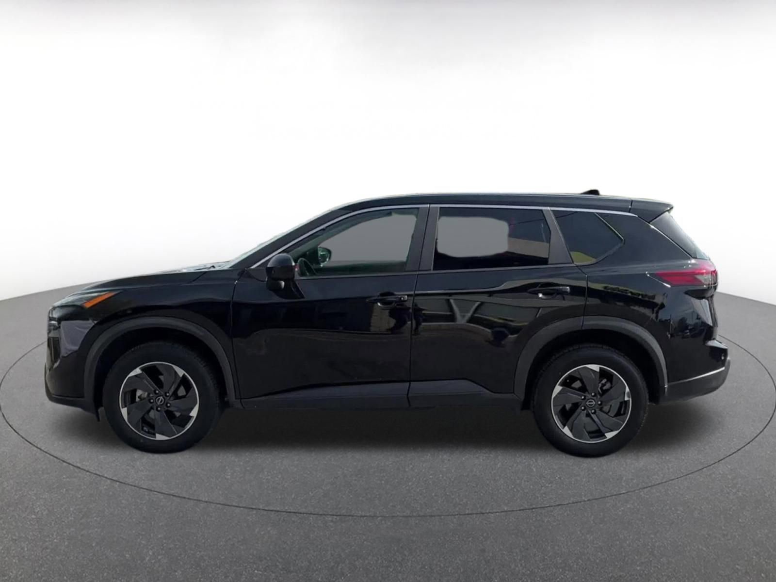 Used 2025 Nissan Rogue SV image 9