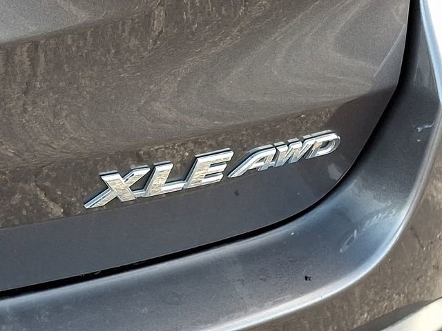 Used 2019 Toyota Highlander XLE AWD/4WD image 32