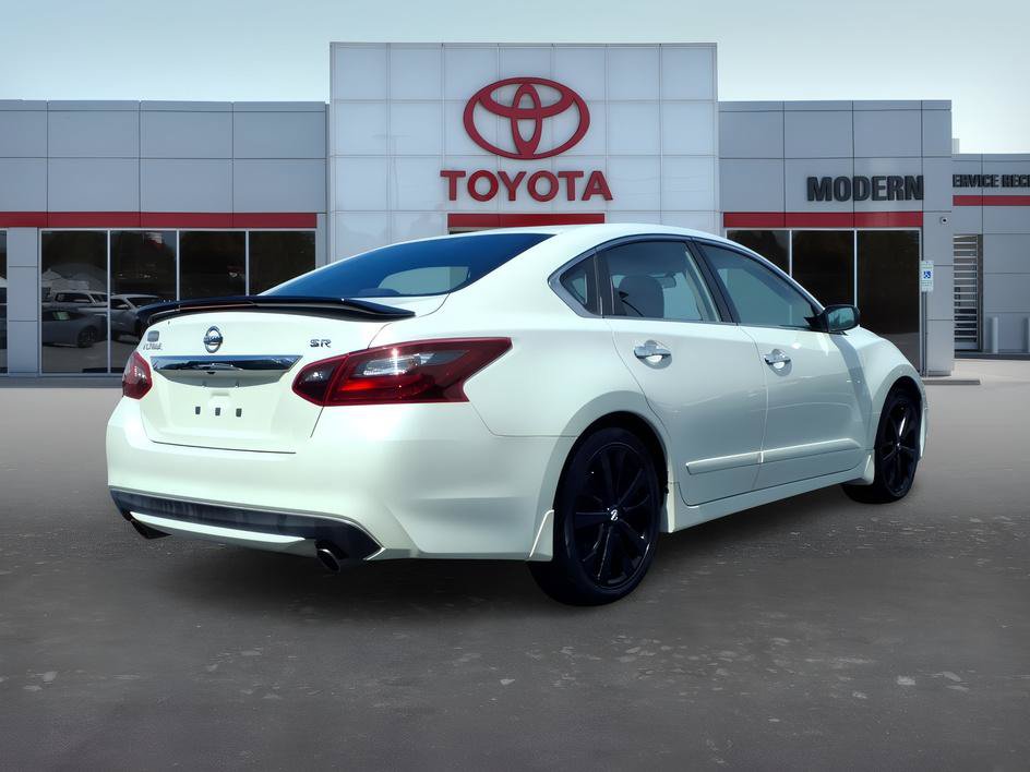 Used 2017 Nissan Altima 2.5 SR w/ Midnight Edition Package FWD image 6