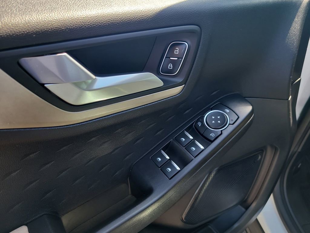 Used 2020 Ford Escape SE FWD image 14
