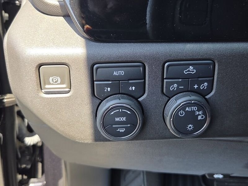 Used 2023 Chevrolet Silverado 1500 LT AWD/4WD image 27