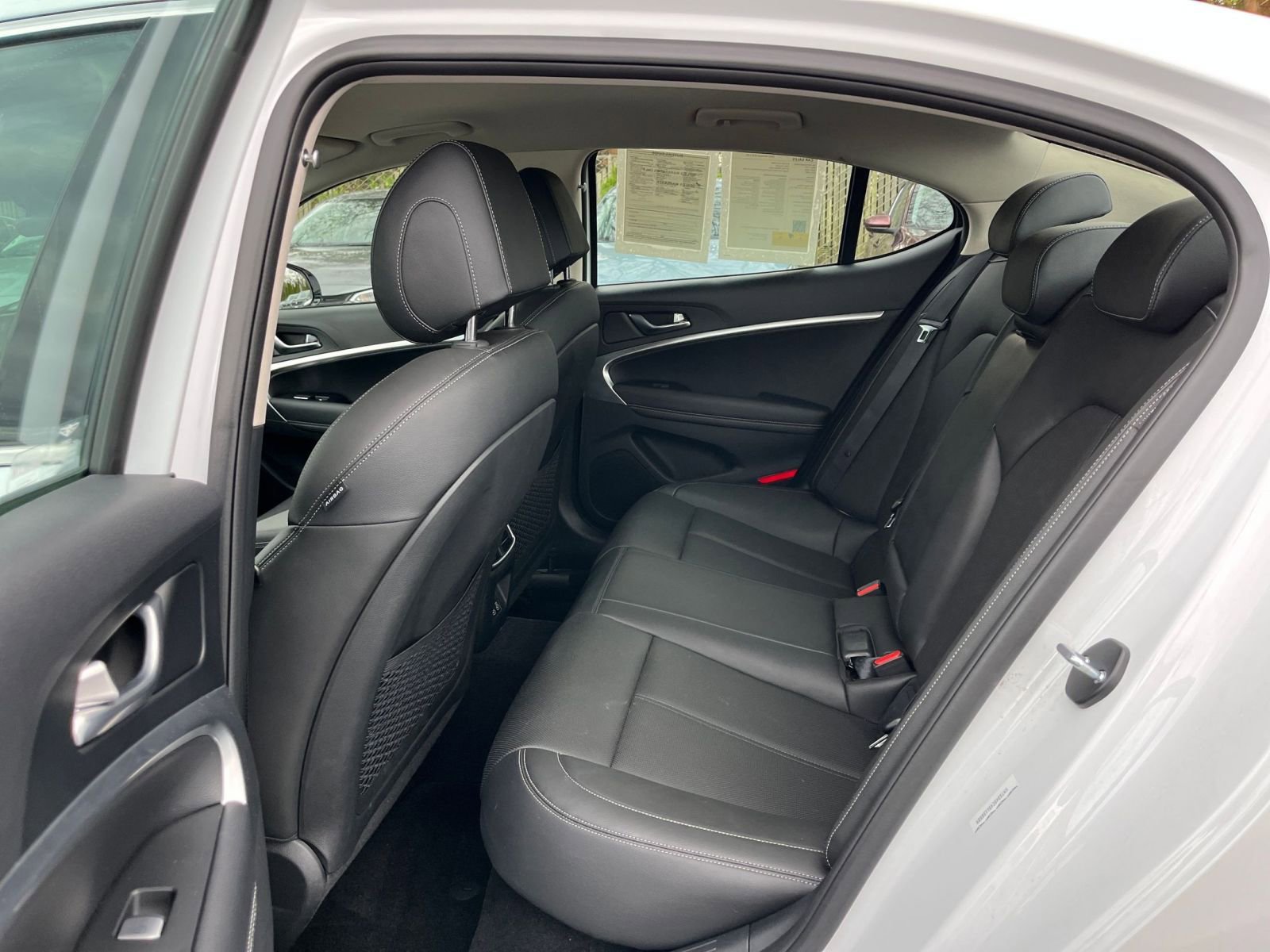 Used 2025 Genesis G70 2.5T image 25