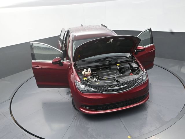 Used 2022 Chrysler Voyager LX FWD image 6