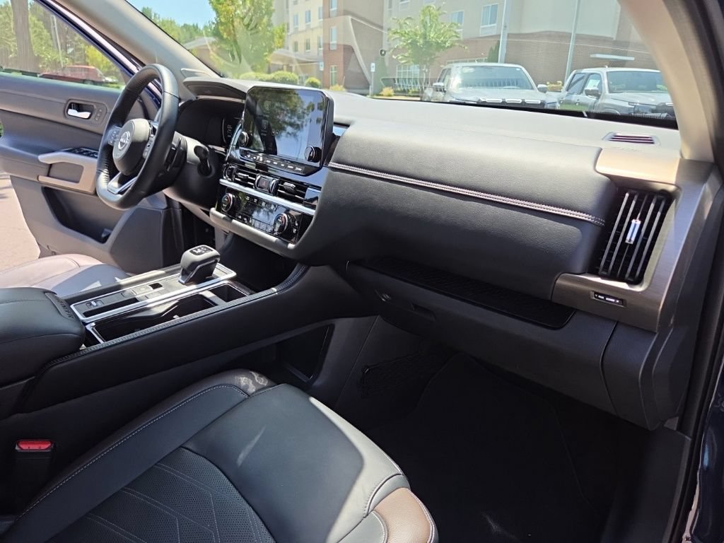 Certified 2024 Nissan Pathfinder Platinum w/ Cargo Package FWD image 37