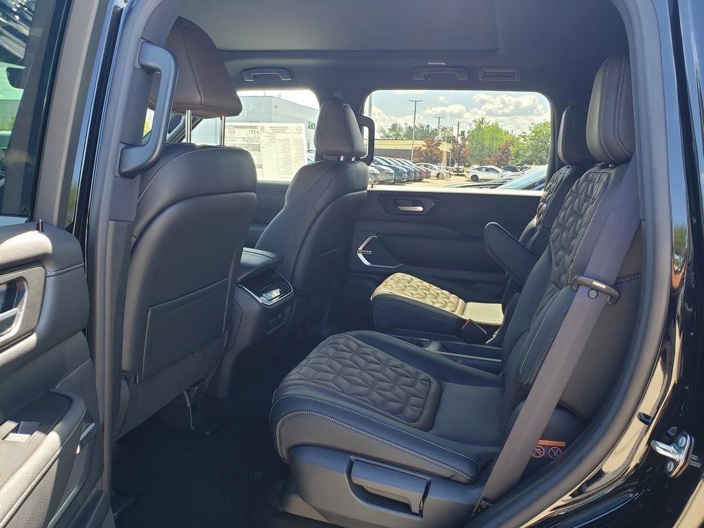 New 2025 Nissan Armada Platinum Reserve image 8