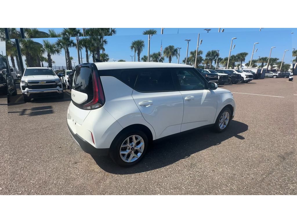 Used 2024 Kia Soul LX w/ Option Group 015 FWD image 2