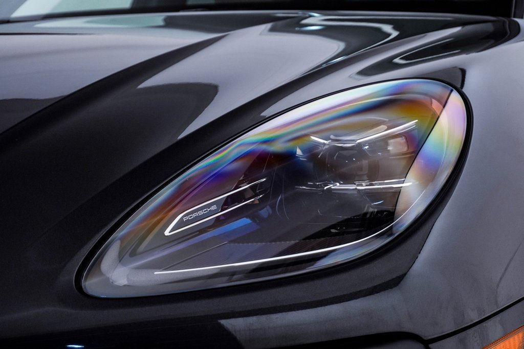 Certified 2025 Porsche Macan image 7