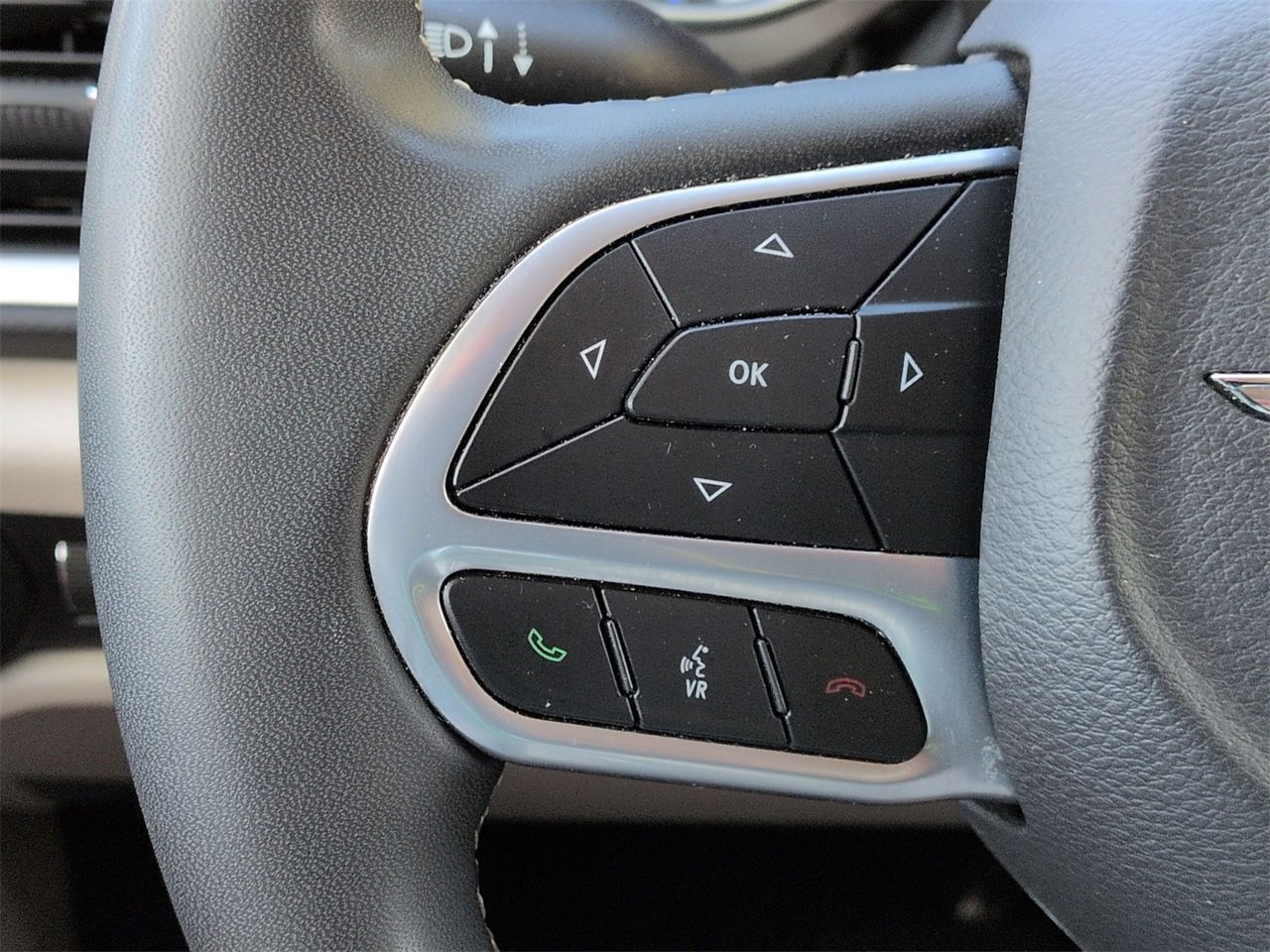 Used 2023 Chrysler Pacifica Touring-L image 11