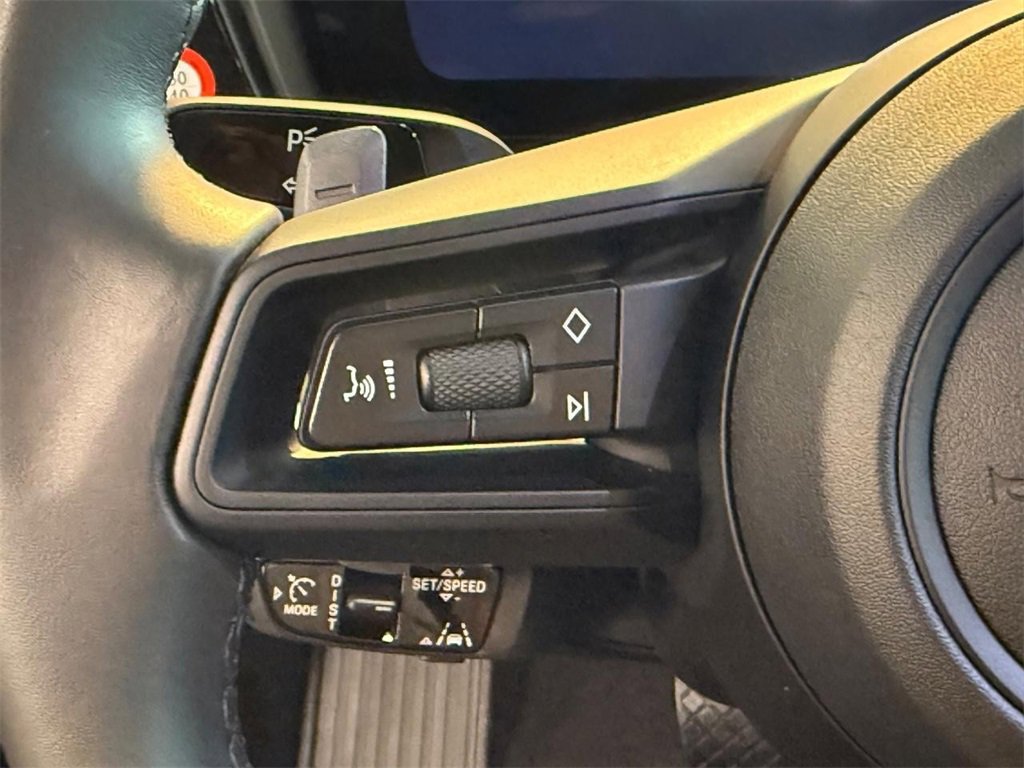 Used 2024 Porsche Cayenne Coupe image 15