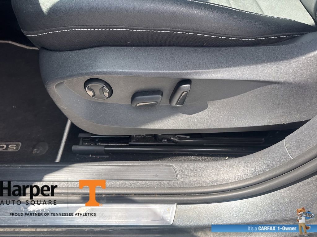 Used 2023 Volkswagen Taos SE w/ Panoramic Sunroof Package image 19