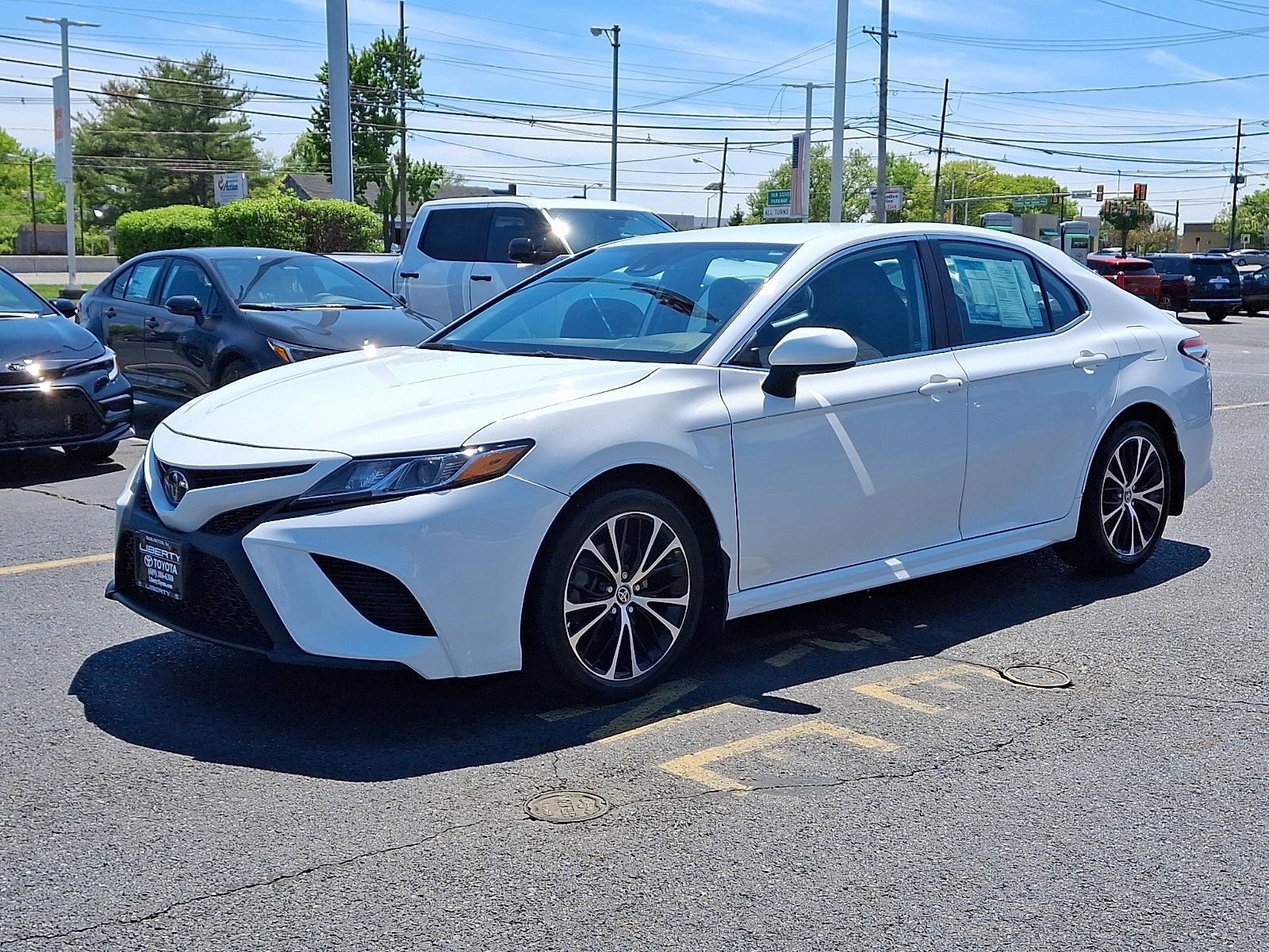 Used 2020 Toyota Camry SE FWD image 3