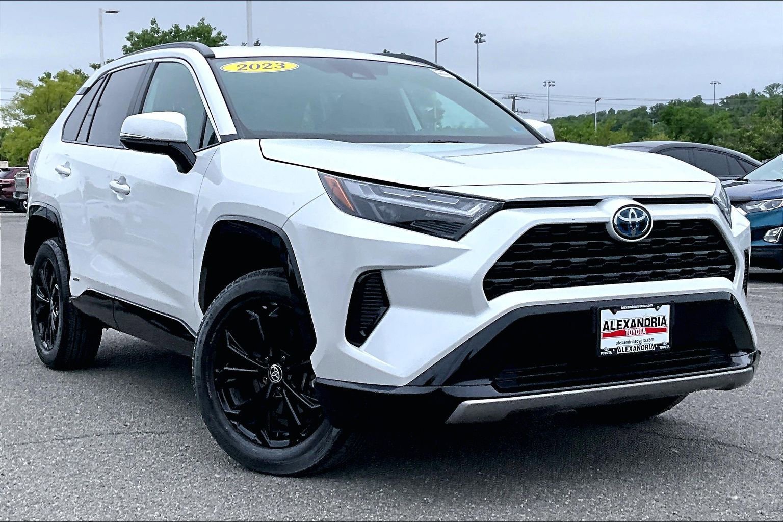 Used 2023 Toyota RAV4 SE AWD/4WD image 2