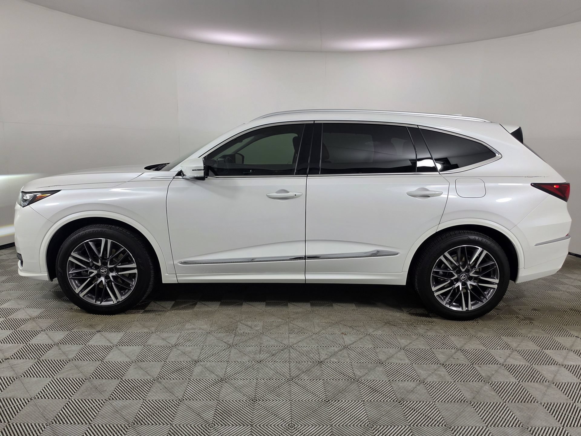 Used 2025 Acura MDX w/ Advance Package AWD/4WD image 4