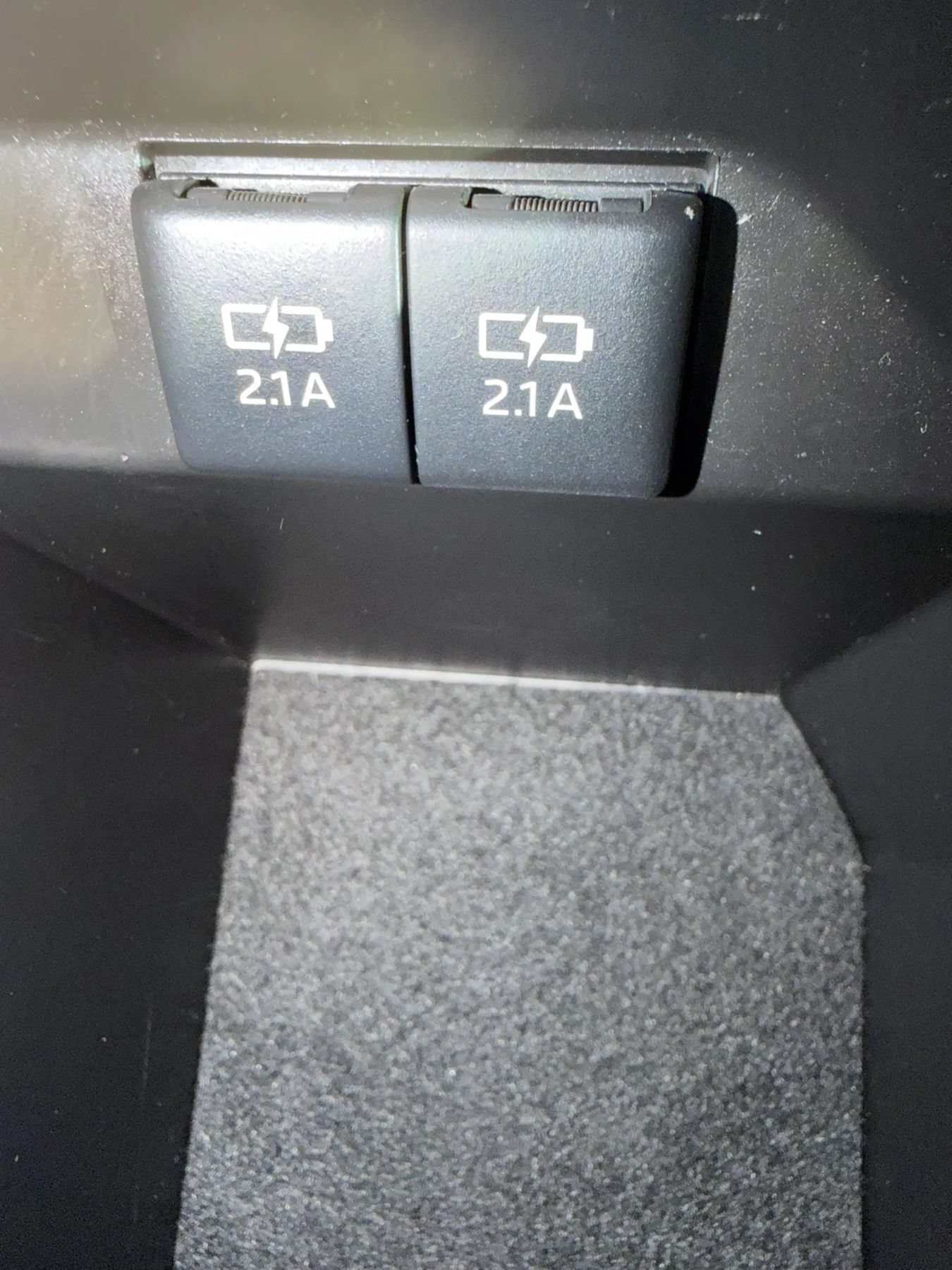 Used 2020 Toyota Camry SE w/ Convenience Package FWD image 42