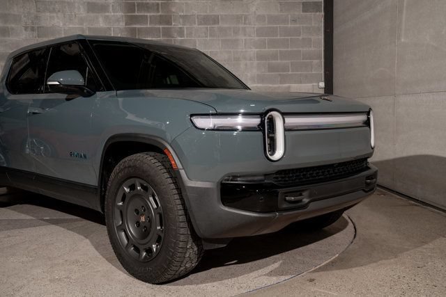 Used 2026 Rivian R1T Premium AWD/4WD image 10