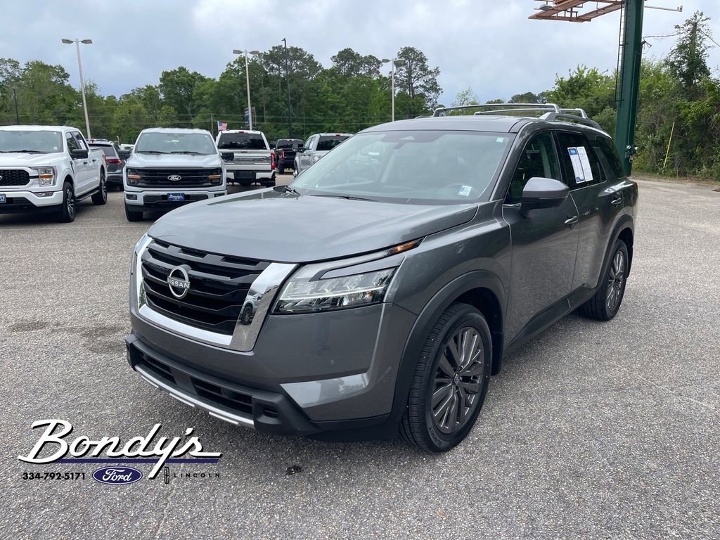 Used 2024 Nissan Pathfinder SL w/ SL Premium Package image 3