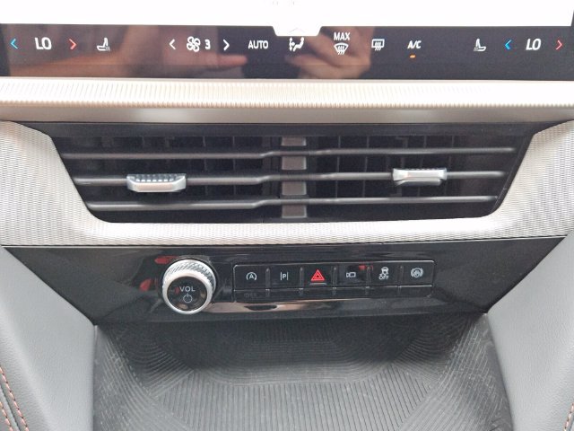 Used 2025 Ford Explorer Active AWD/4WD image 11