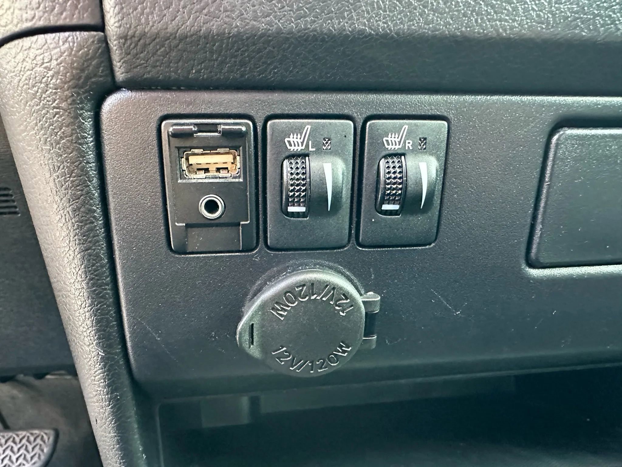 Used 2017 Toyota Sienna SE image 28