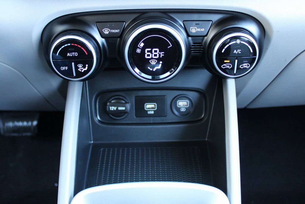 Used 2020 Hyundai Venue SEL image 16