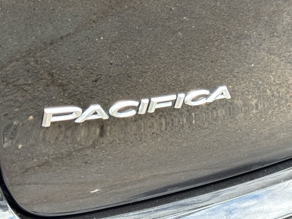 Used 2022 Chrysler Pacifica Pinnacle FWD image 13