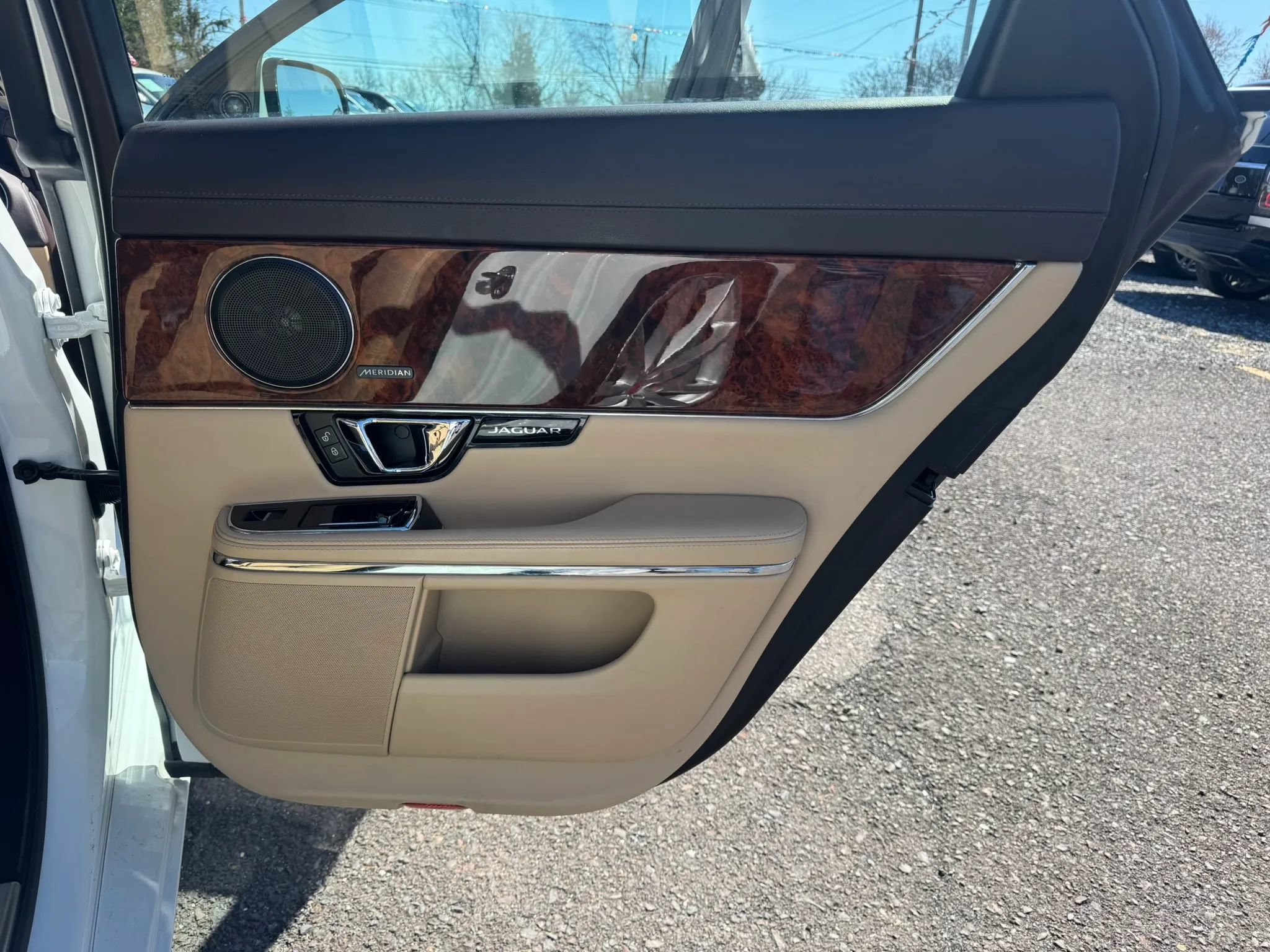 Used 2015 Jaguar XJ RWD image 12