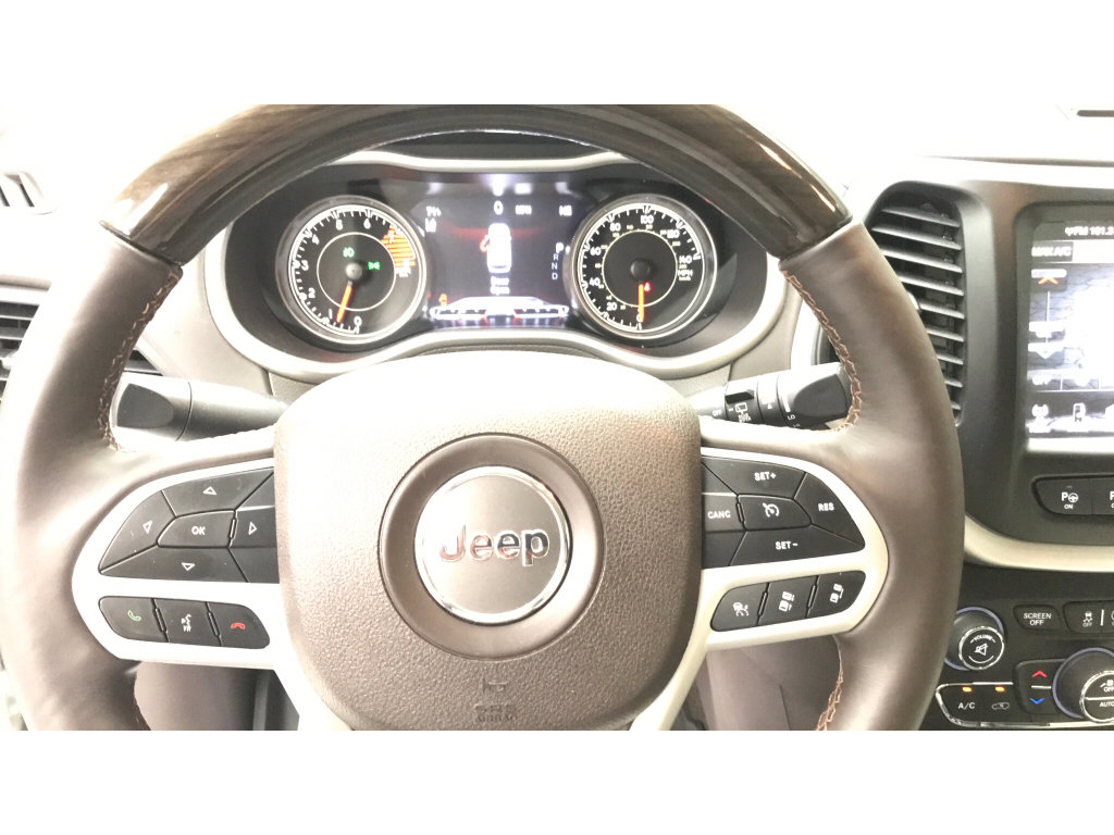 Used 2018 Jeep Cherokee Overland w/ Technology Group AWD/4WD image 12