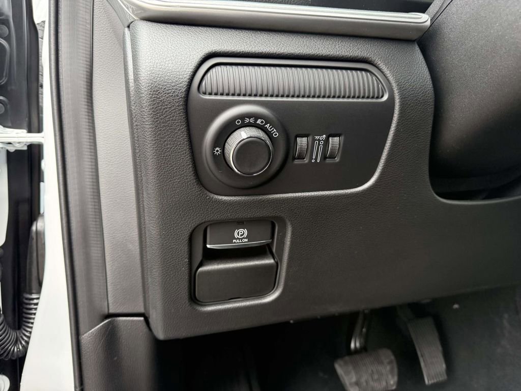 New 2026 Jeep Grand Wagoneer 4WD image 13