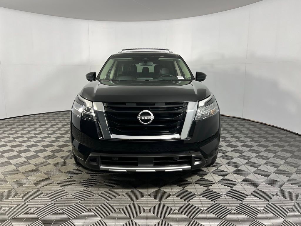 Used 2024 Nissan Pathfinder Platinum image 11