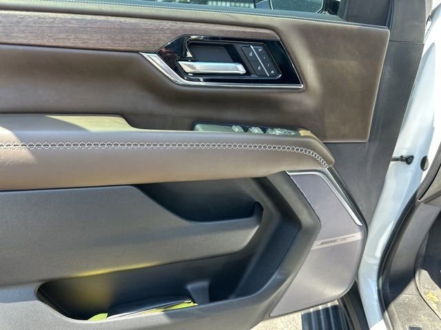 Used 2025 GMC Yukon Denali Ultimate AWD/4WD image 40