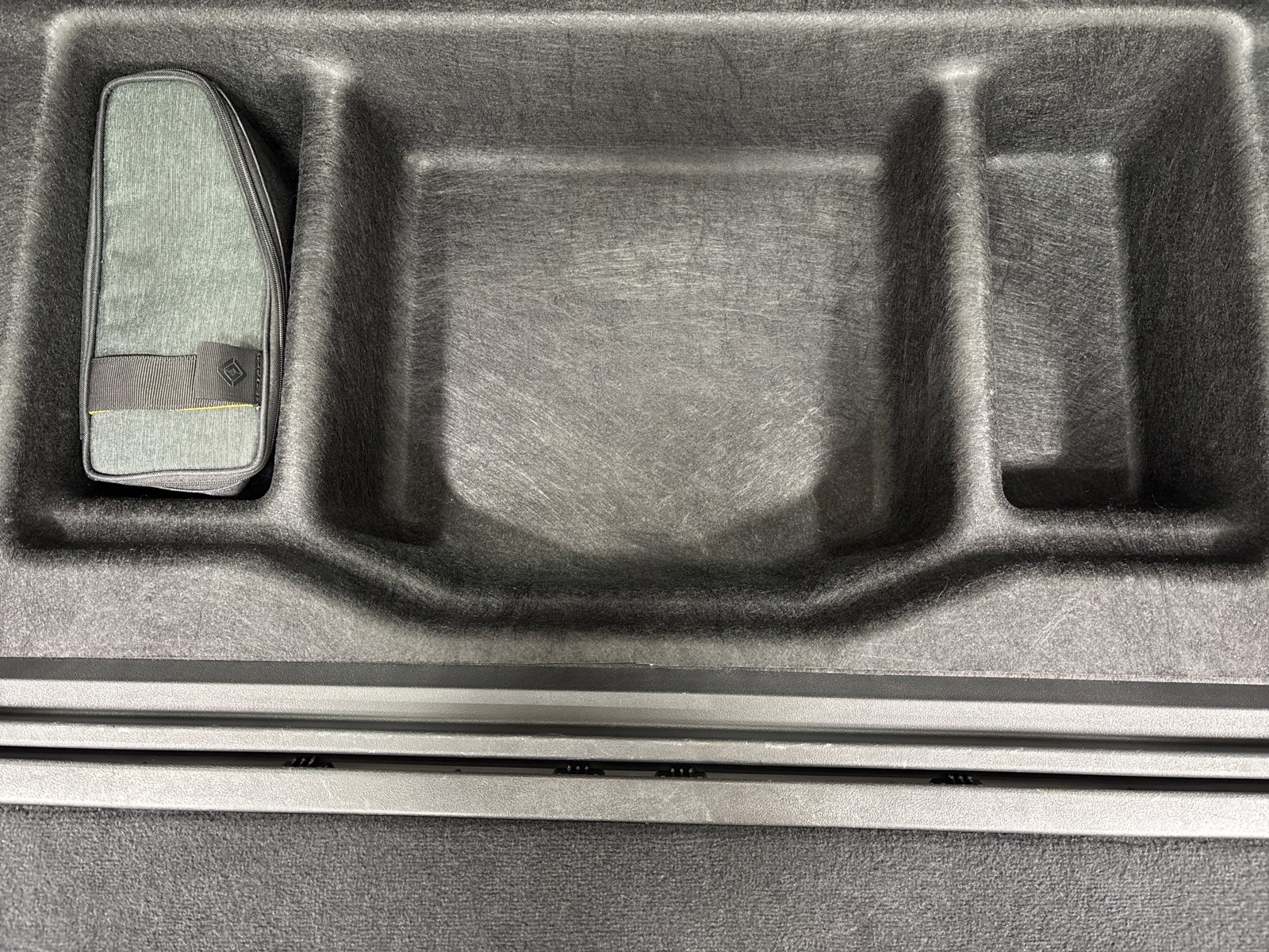 Used 2024 Rivian R1S Adventure image 26