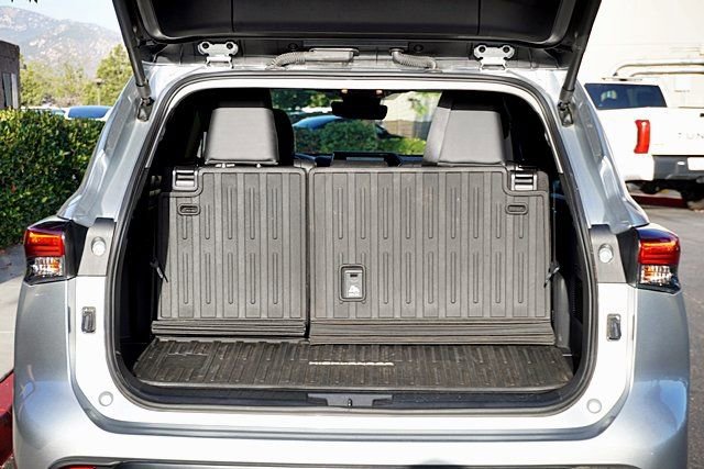 Used 2024 Toyota Highlander XLE AWD/4WD image 13