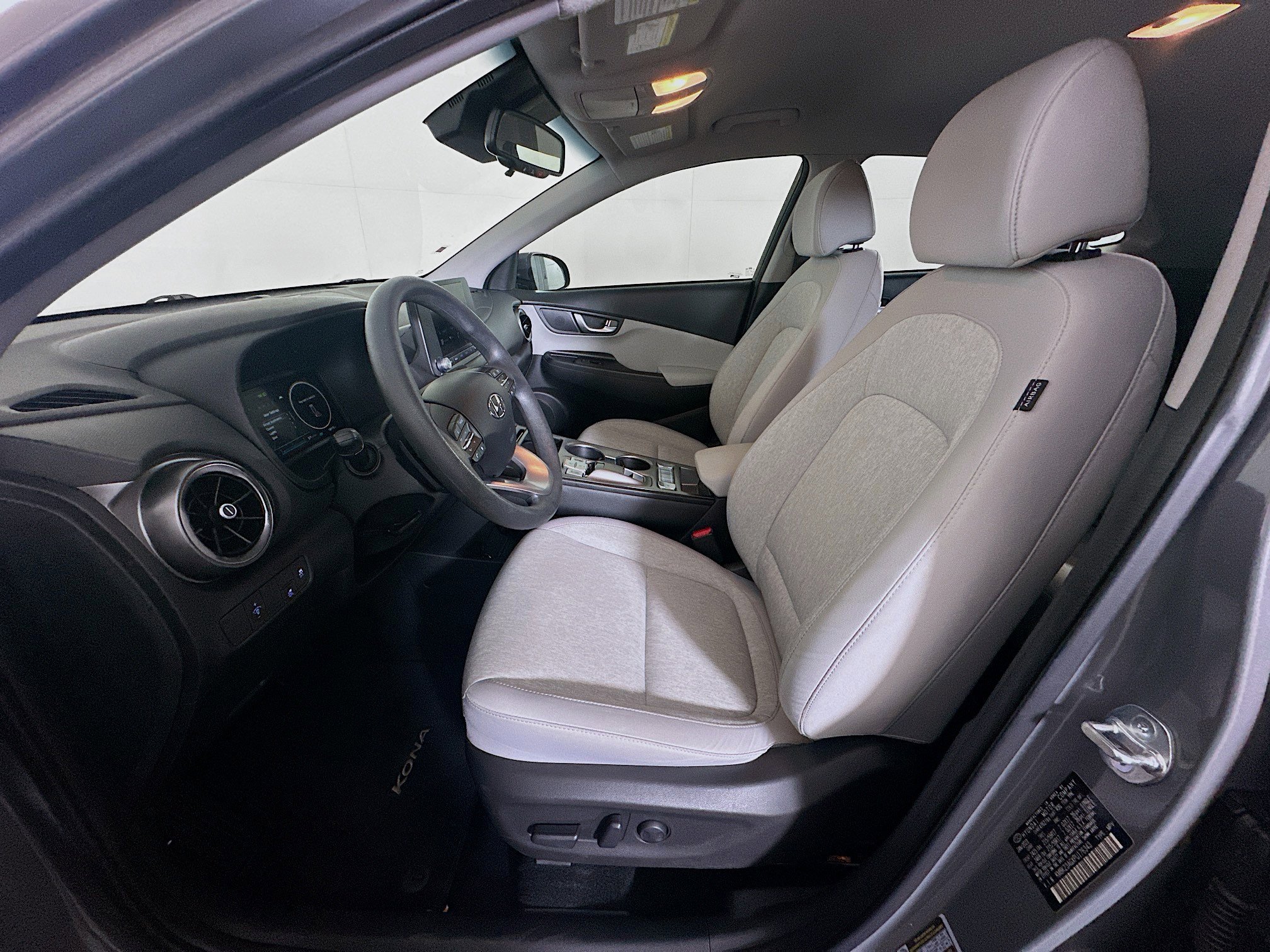 Used 2023 Hyundai Kona SE w/ Cargo Package image 13