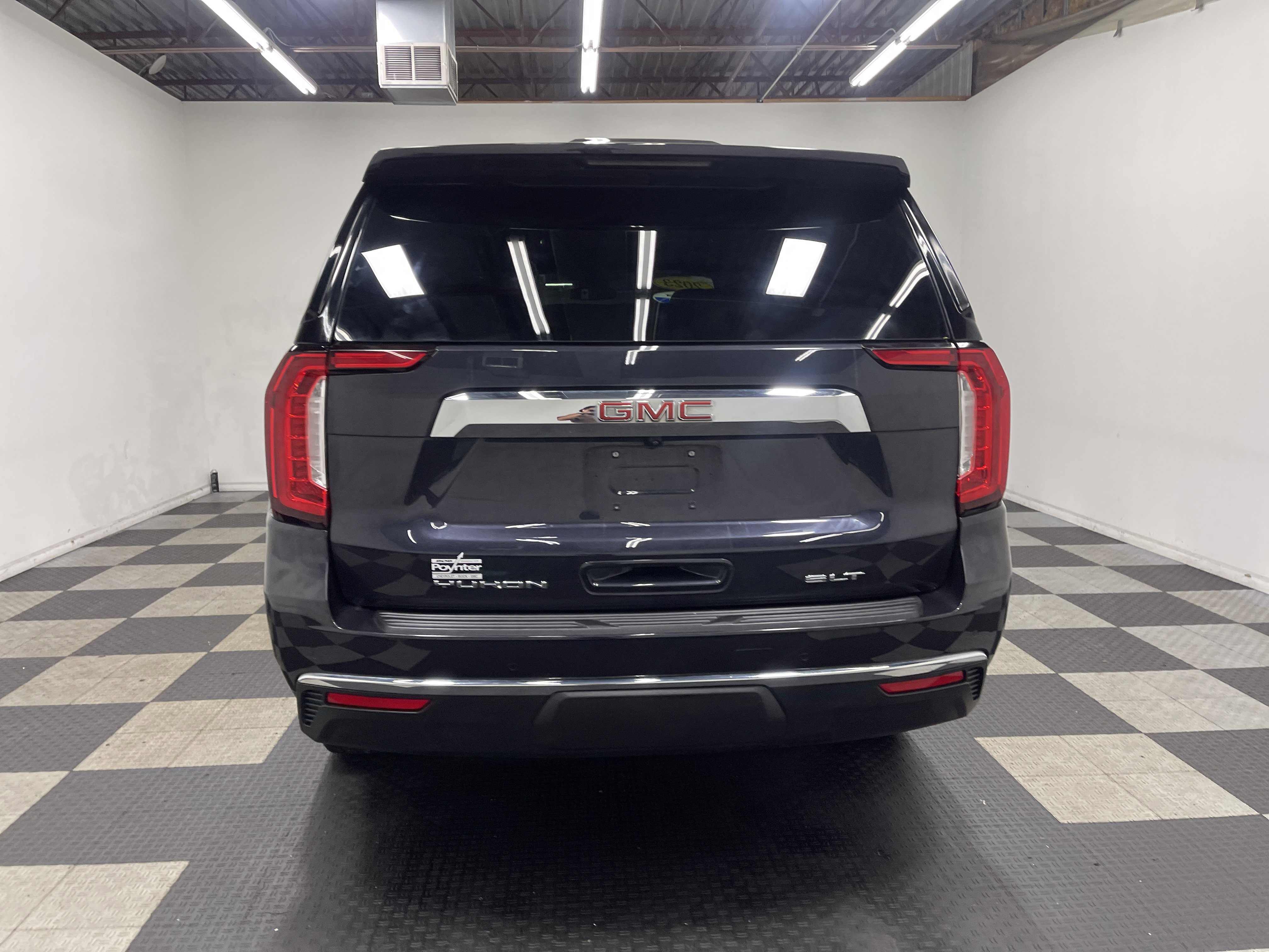 Used 2023 GMC Yukon SLT image 3