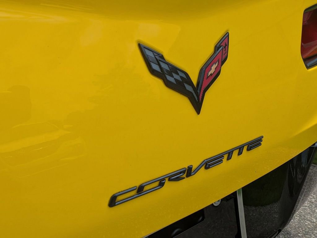 Used 2015 Chevrolet Corvette Stingray Coupe w/ ZF1 Appearance Package RWD image 10