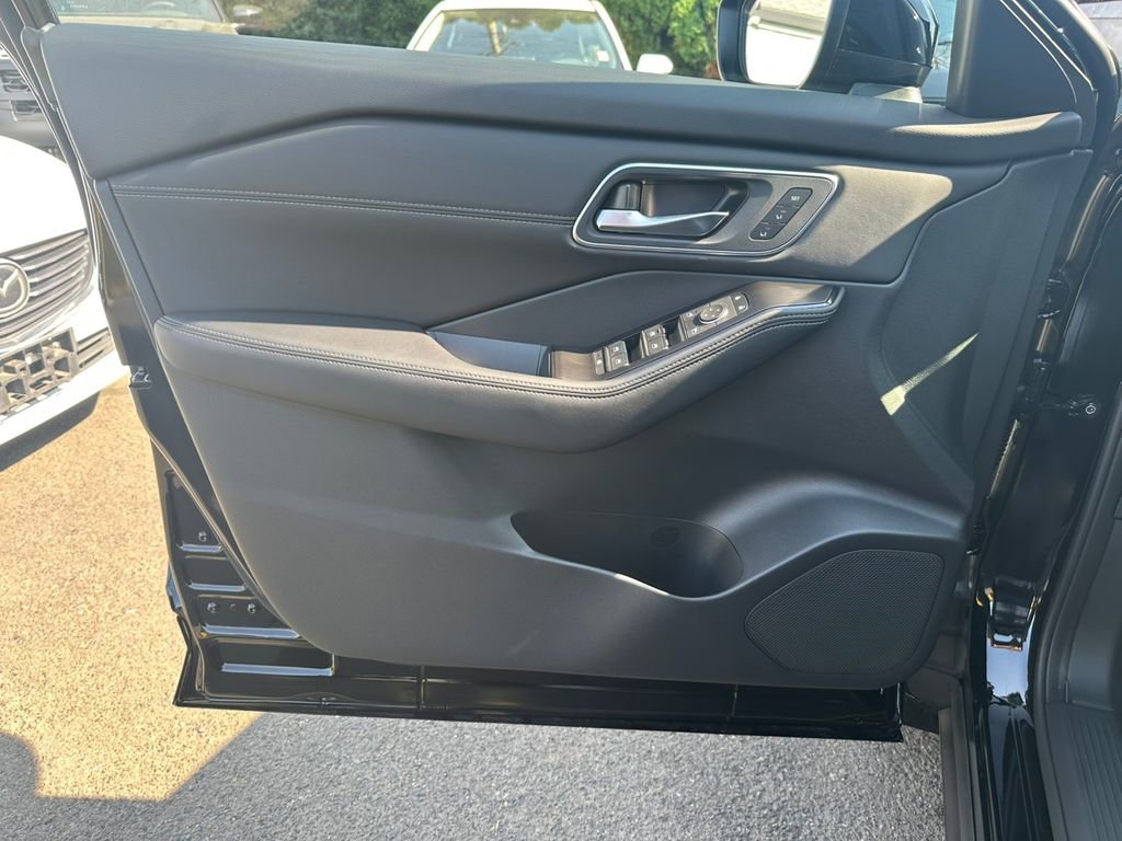 New 2026 Nissan Rogue Platinum w/ Platinum Premium Package AWD/4WD image 13