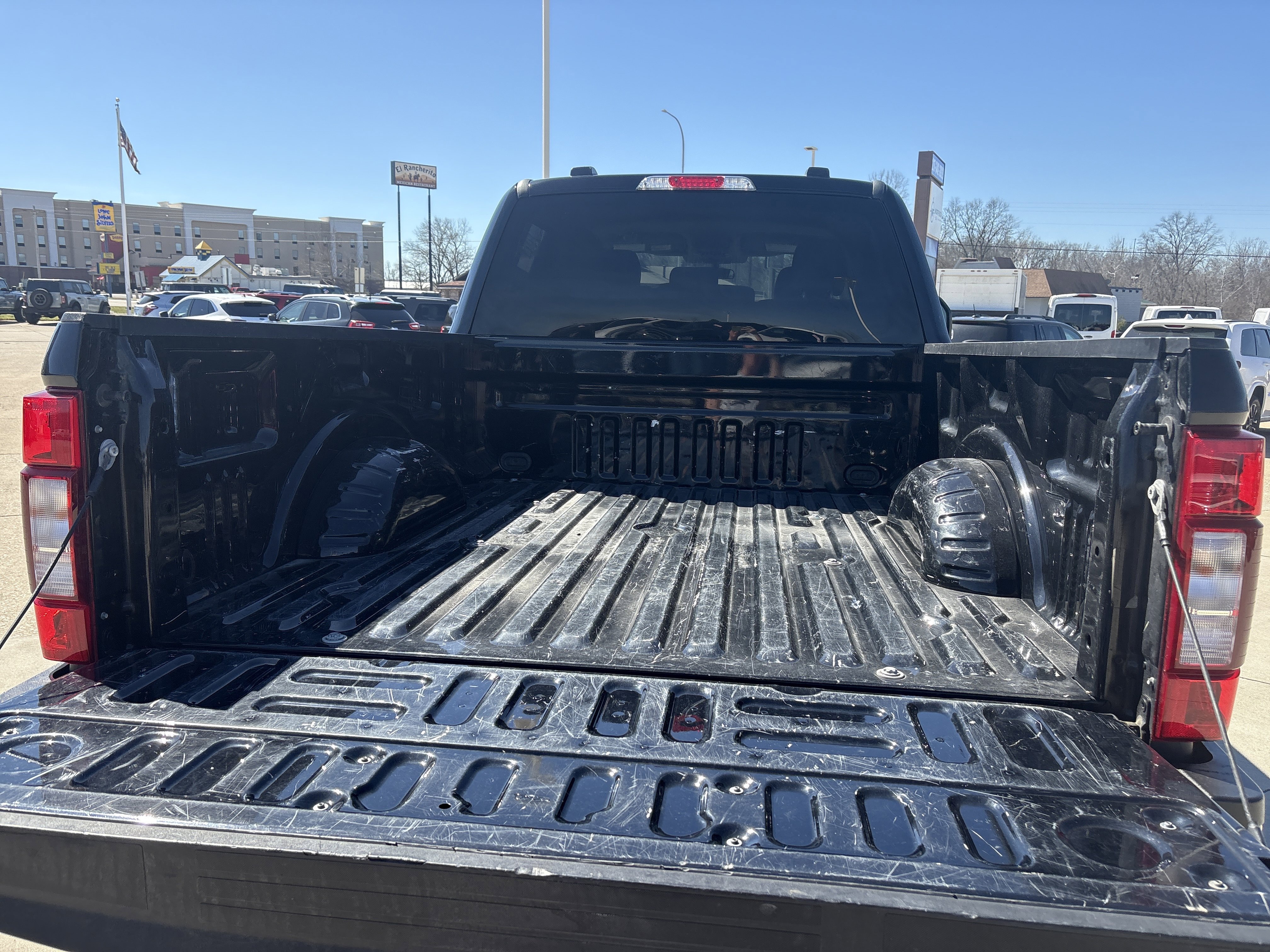 Used 2022 Ford F250 XLT w/ Black Appearance Package image 5