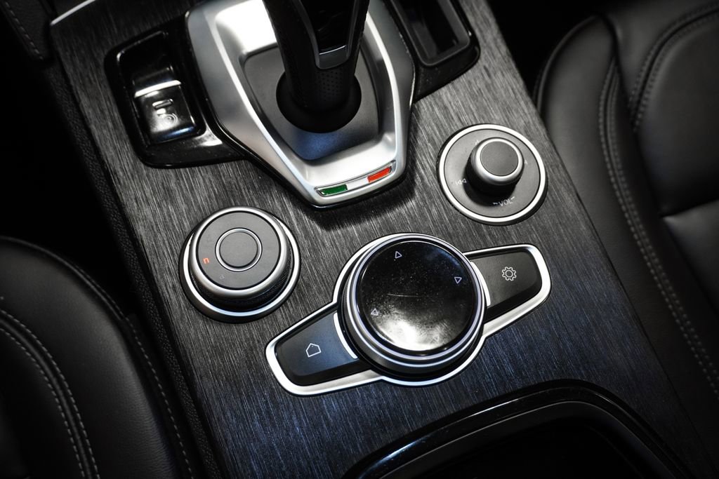 Used 2024 Alfa Romeo Stelvio Sprint image 23