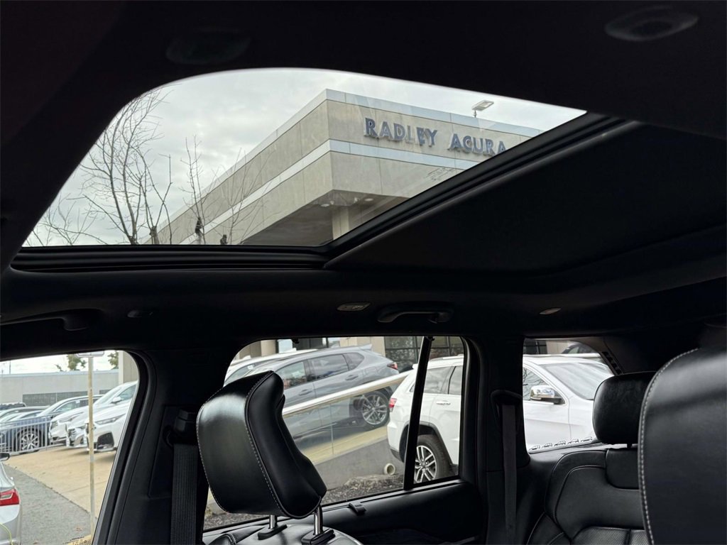 Used 2022 Jeep Grand Cherokee Overland w/ Luxury Tech Group IV image 18