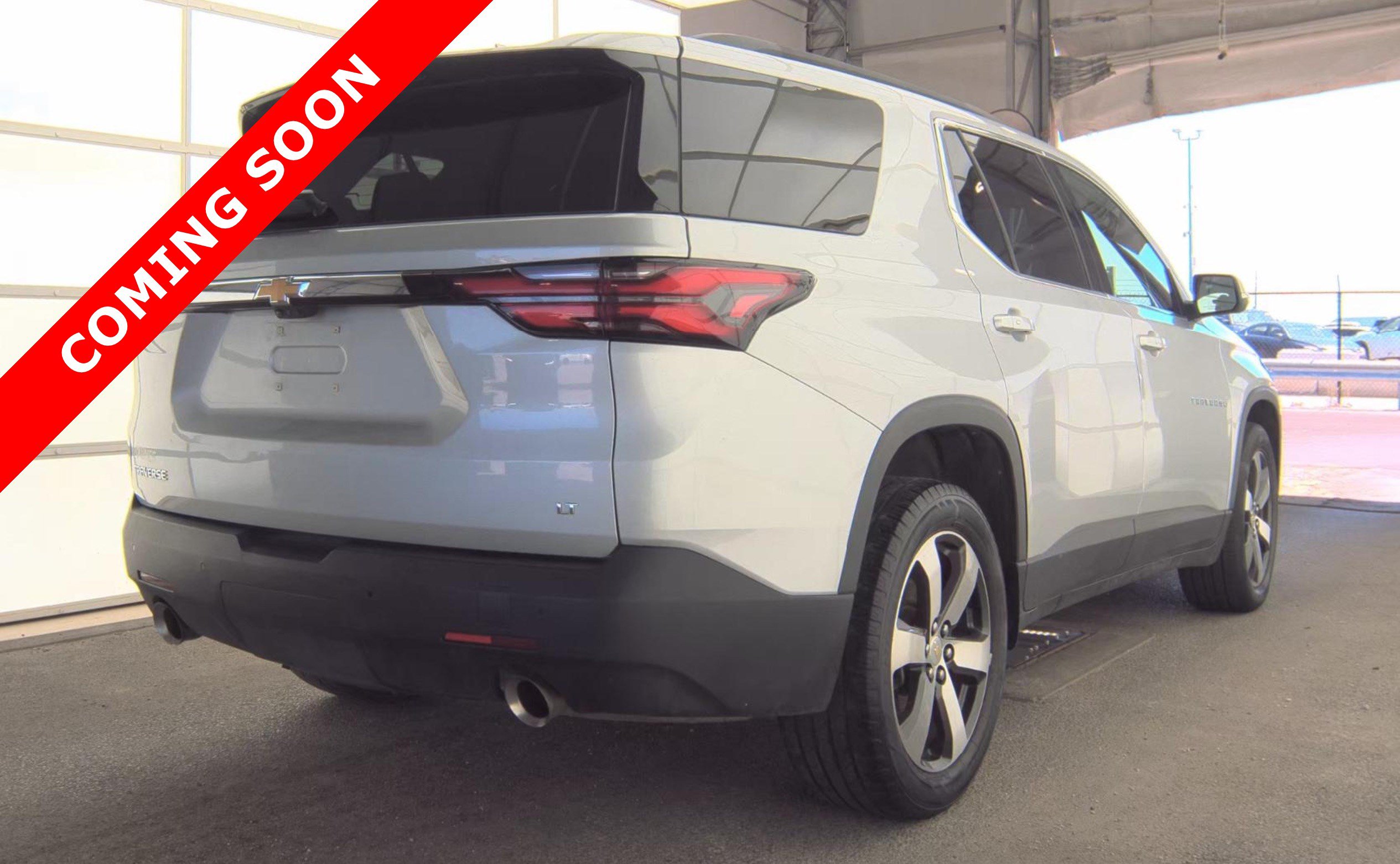 Used 2022 Chevrolet Traverse LT w/ LT Premium Package FWD image 5