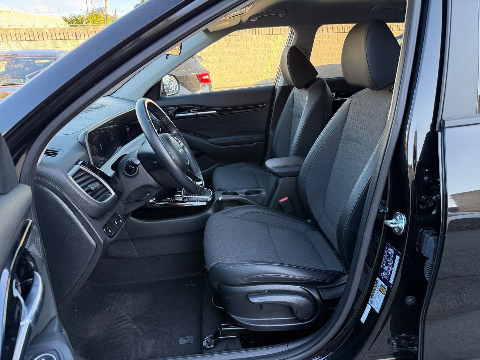 Used 2025 Kia Seltos S image 37