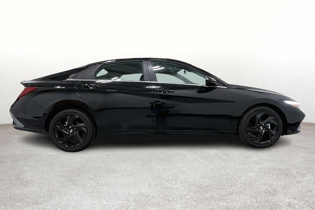New 2026 Hyundai Elantra SEL Sport FWD image 7