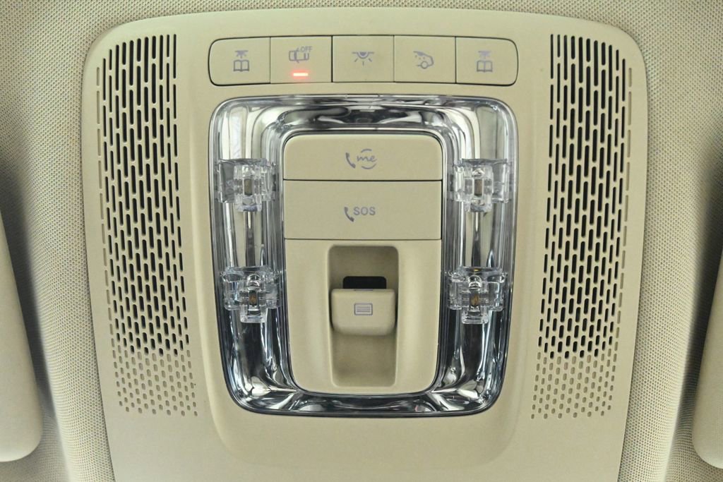 Used 2022 Mercedes-Benz GLB 250 4MATIC image 23